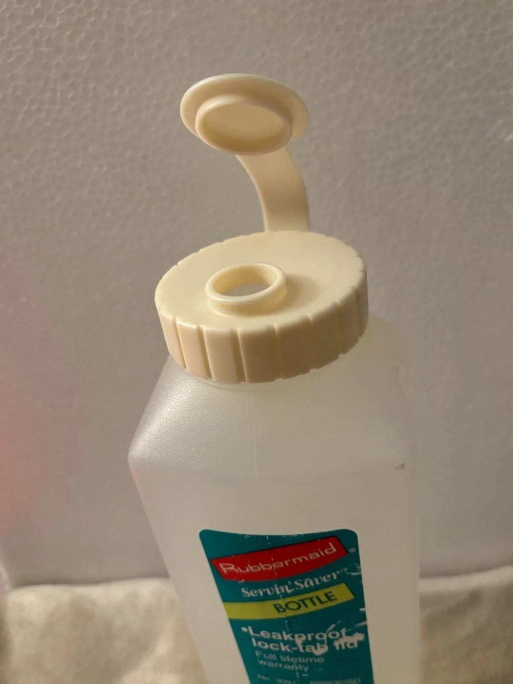 Vintage Rubbermaid Servin' Saver bottle, 32oz